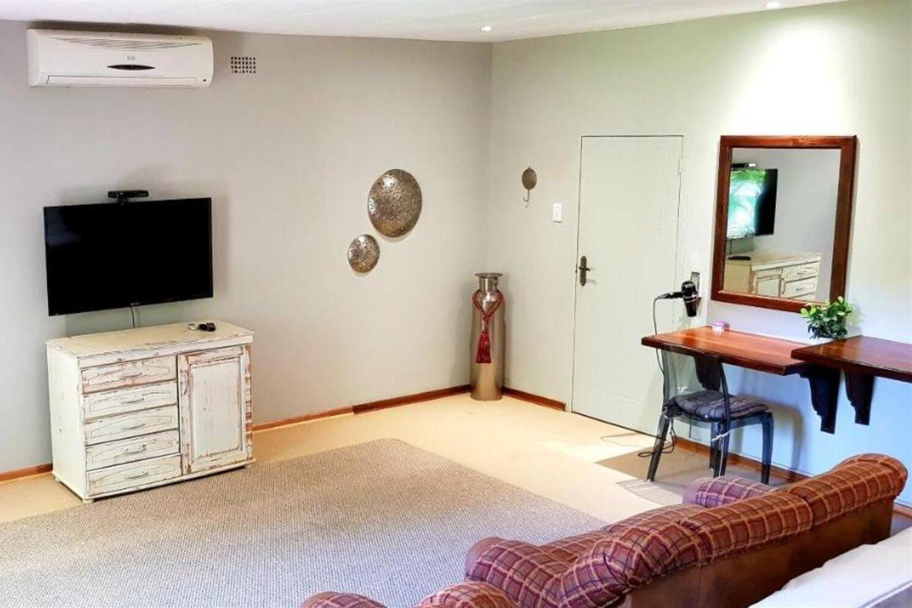 Butlers Crown Hotell Klerksdorp Exteriör bild