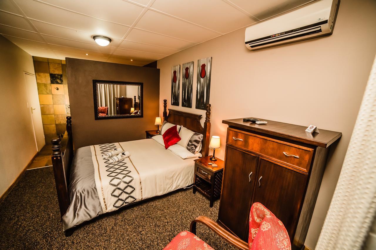 Butlers Crown Hotell Klerksdorp Exteriör bild