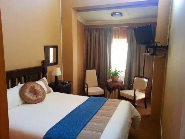 Butlers Crown Hotell Klerksdorp Exteriör bild